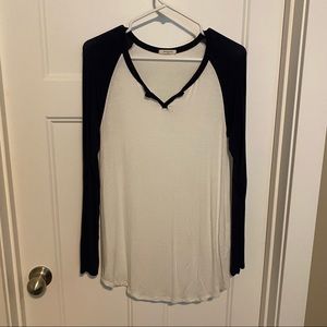 Cream/Navy baseball top size M
